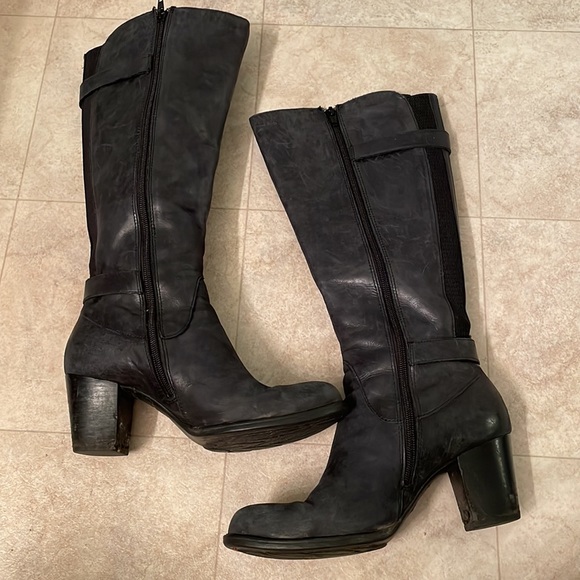 ❌SOLD❌Born Black Tall Leather Boots - Picture 3 of 7